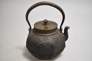 【英】A1560 龍文堂 鳥風景彫鉄瓶 日本美術 煎茶道具 煎茶器 鉄製 鉄器 湯沸 骨董品 美術品 古美術