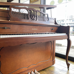 【更にお値引きあり。】リフレッシュ済み中古ピアノ　KAWAI　カワイ　KL11KF オシャレ家具調ピアノ 屋根斜め開閉式