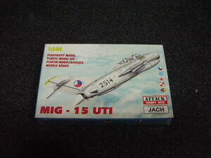 ATTACK HOBBY KITS　1/144　MIG - 15　UTI　　プラモデル