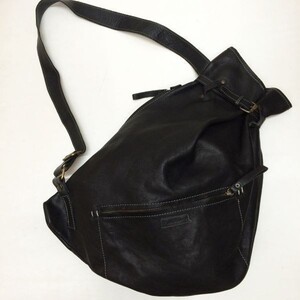 (Bag) Prata Do Laste プラタ・ド・レステ レザー ボディバッグ