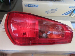 [美品]日産セレナ(C24前期) 純正テールランプセット