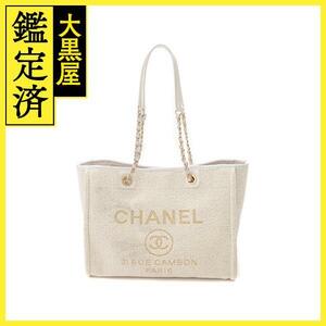 CHANEL　シャネル　ドーヴィル チェーンショルダー 　ホワイト　クリーム　ゴールド金具 　ファブリック【432】2120500185477