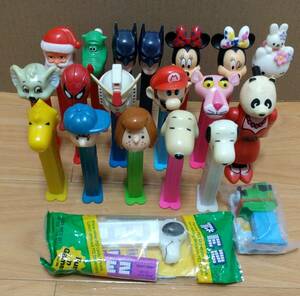 ペッツ　PEZ　20本　スヌーピー　ミニー　サンタ　笛付きパンダ　コアラ　パーシ―　バットマン　マリオ　ガンダム　ピンクパンサー