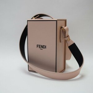 FENDI　フェンディ　ボックスバッグ　縦型　斜めがけ可能　ピンク　ブラックロゴ　8BT339　タグ有り　消費税込み