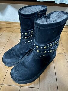 UGG アグ　黒　ムートンブーツ　スタッズ　23cm