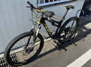 美品　2015 Scott Spark 700 RC　Scott TwinLoc、3ポジションロックアウトシステム装備　9.85kg　超軽量