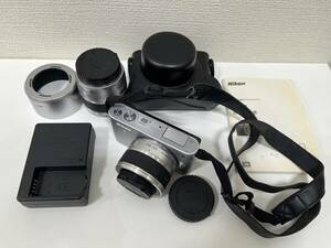 【BW 4018】1円～ Nikon 1 J2 ニコン ミラーレス一眼カメラ ダブルズームキット シルバー レンズ汚れあり 通電確認済み デジカメ 現状品