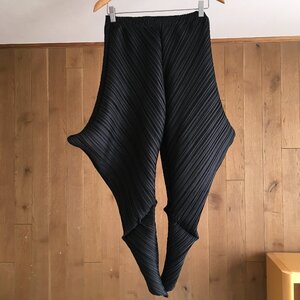 即決 極美品　ISSEY MIYAKE 　イッセイミヤケ プリーツ 　変形　パンツ2 IM23FF603 TM