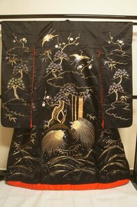 レトロ正絹黒色地総刺繍松竹梅鶴亀吉祥模様綿入り打掛　お引きずり［F15360]