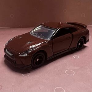 ●トミカ23-10 日産GTR 　(R35型)覆面パトカー　赤メタ 覆面パトカーセット　ギフトバラシ品【値下げ交渉大歓迎】越南製　あぶない刑事③