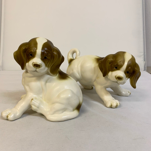 2匹セット 仔犬の置物 リアルなデザイン 愛らしい姿勢 小犬の陶器 インテリアにぴったりの癒しのアイテム 子犬【1369