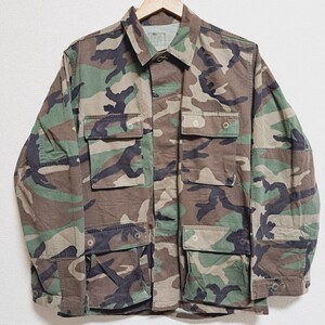 希少【WOODLAND CAMOUFLAGE】ウッドランドカモフラージュ フィールド ジャケット 迷彩 フェード感 コンバット メンズ サイズS-R/ Y8868HH