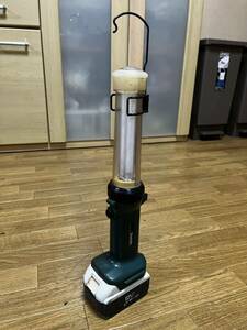 ジャンク★makita マキタ ML126 充電式蛍光灯 ワークライト 作業灯 フック付き