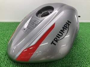 ストリートトリプルRS タンク 銀 トライアンフ(TRIUMPH) 純正 中古 トライアンフ ガソリンタンク フューエルタンク コケキズ無し 品薄