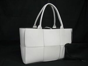 1円 ■美品■ BOTTEGA VENETA ボッテガヴェネタ マキシイントレチャート アルコトート レザー ポーチ付き ハンドバッグ ホワイト系 AY9915