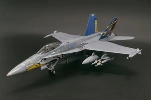 1/72 アメリカ F/A-18C VFA82 組立塗装済完成品