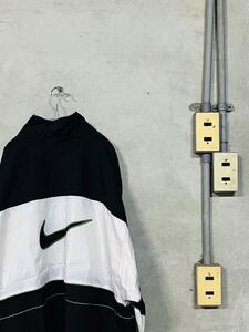 90s 90年代 NIKE ナイキ ワンポイント ビッグ スウッシュ ナイロン ジャケット 黒 白 2トーン ビンテージ USA 古着 タイ製 スウォッシュ