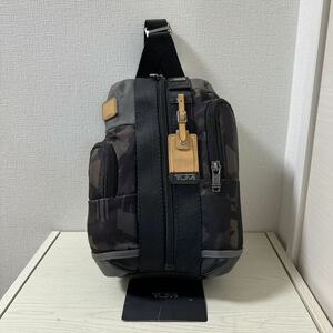 【再値下げ】【新品同様】TUMI トゥミ　ALPHA BRAVO ボディバッグ　MONTEREY モントレー　222318 迷彩　カモ　ワンショルダー　ウエスト