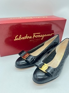 K3841■【未使用!!】 Salvatore Ferragamo サルヴァトーレ フェラガモ ヴァラ リボン 型押 パンプス ブラック ゴールド 5 1/2 箱付 ■