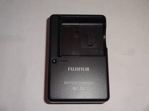 【美品】富士フイルム FUJIFILM BC-70 [急速バッテリーチャージャー NP-70用] 純正 充電器 PLA【送料無料】