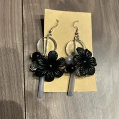 ハンドメイド　ピアス　花ビーズ