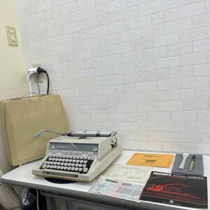 SG619. 4. HERMES 3000 ヘルメス タイプライター ハンガリー製 ヴィンテージ 説明書 蓋つき キーを打つと針は反応あり アンティーク