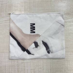 MM6 Maison Margiela エムエムシックス メゾン マルジェラ MEGA POUCH メガ ポーチ サイズ 26.5cm x 21.3cm 位