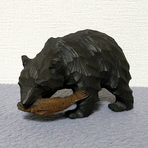 魚をくわえた木彫りの熊　レトロ　置物　ビンテージ