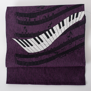 西陣織 九寸名古屋帯 ピアノ 音符 演奏 正絹 未仕立て 新品 メルヘン調 紫