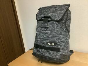 訳あり　OAKLEY オークリー　バックパック　グレー／ブラック　34L 　送料無料