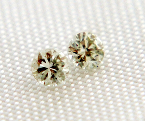 ♪幸せを呼ぶカラーダイヤ・Light　イエローダイヤ・1.8mm 2pcs 0.05ct【60】