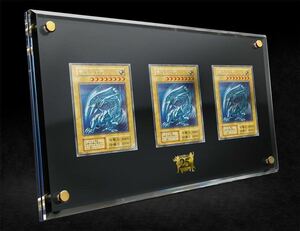 【美品】遊戯王OCG 25th ANNIVERSARY ULTIMATE KAIBA SET 『青眼の白龍』（シークレットレア仕様）3枚セット　専用ディスプレイ付き