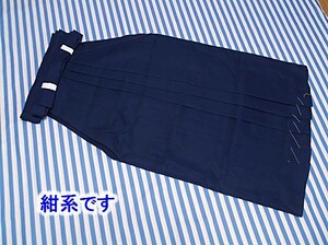 化繊 女性用袴 中古　お安くどうぞ(ふー22)