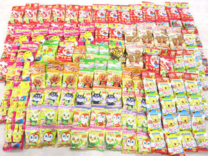 送料300円(税込)■ks579■◎お菓子(おっとっと・しみチョココーン 等) 9種 50点【シンオク】