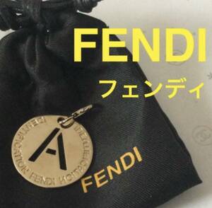 FENDI★フェンディ ペンダントトップ “A” イニシャルチャーム プレート ネックレストップ ゴールド 型抜き 未使用 イタリア製 正規品