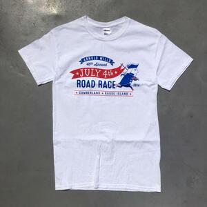 海外古着 一点物 USA GILDAN ARNOLD MILLS 46th Annual JULY 4th ROAD RACE 2014 ランニング イベント系 スポンサー名入り Tシャツ S 白色