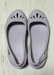 crocs パンプス　w7 グレー