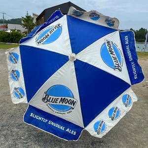 【パラソル】ビンテージパラソル BLUE MOON (ブルームーン) ビール お酒 ミラークアーズ社 ブルー 青 パラソル アウトドア