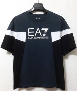 [新品] 8A(8歳) EA7/ARMANI JUNIOR　切り替えデザインの胸ロゴ入り【半袖Tシャツ】◆2024年春夏モデル　男の子用 130cm　◆色：紺