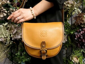 ●超美品●LOEWE ロエベ●アナグラム●ロゴ型押し●カーフ レザー 本革●ショルダー バッグ●ゴールデンイエロー 茶●G金具●収納●Js50331