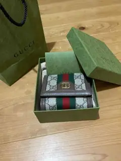 GUCCI 三つ折財布