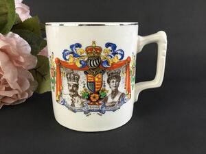 英国・イギリスアンティーク◆英国王室　1935年MorleyFox&Co.Ltdキングジョージ5世xクイーンメアリー　シルバジュビリーマグカップ