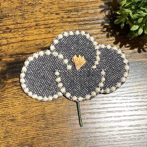 ミナペルホネン　ハンドメイド　お花のブローチ　685