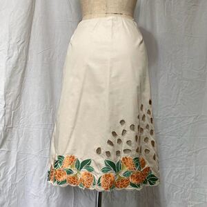 sunaUna スーナウーナ　刺繍とカットワークがステキなタイトスカート beige tight skirt flower embroidery