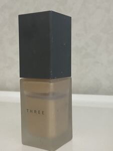 THREE フローレスエシリアル フルイド ファンデーション 30ml　202 スリー　残量多め　定形外発送300円