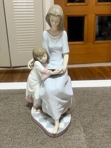 リヤドロ「おやすみ前のご本」 Lladro/陶器/人形/置物/少女/フィギュリ