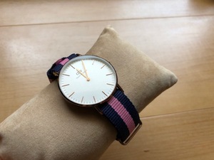 良好 Daniel Wellington ダニエルウェリントン B7 36mm ゴールド×ホワイト系文字盤 純正ストライプナイロンベルト クオーツ 腕時計