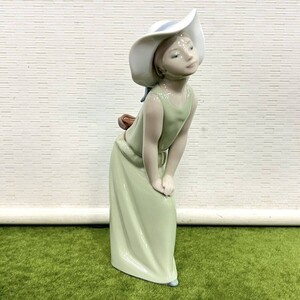 ★☆西洋磁器/LLADRO/リヤドロ 鏡の前で/若草色の少女 フィギュリン 陶器/陶器人形/インテリア/置物 高さ約22.8㎝