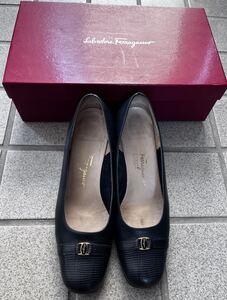 フェラガモ Ferragamo 紺色 ヒール パンプス 靴 7C 24cm 美品