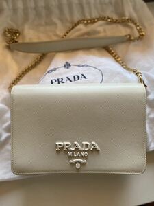 ＰＲＡＤＡ　サフィアーノ斜め掛けウォレット